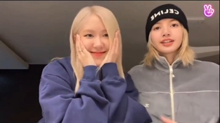 بخش هایی از لایو دیشب رزی و لیسا بلک پینک در چنل پلاس ویلایو ROSÉ and LISA of BLACKPINK were live on Vlive +ch