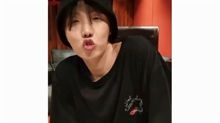 جیهوپ تو لایوش تیکه از اهنگ Moreرو میخونه(لایو امروز جیهوپ