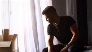 دکلمه شعر دستم به بودنت نمی رسد(محمد خوش بین)