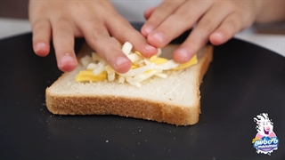اسنک مرغ و قارچ