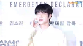 ویدیو منتشر شده از Kim Seokjin در فرش قرمز اکران فیلم Emergency declaration