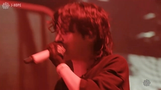 اجرای اهنگ Baseline از جیهوپ درLollapalooza