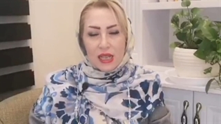هرچی ازش میپرسم یا با سر جواب میده یا با یه کلمه کوتاه!