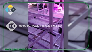 نصب لوله‌های مه پاش در گلخانه علوفه هیدروپونیک