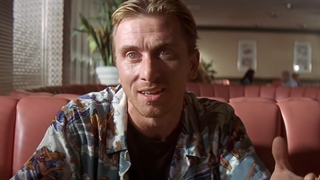 سکانس آغازین «داستان عامه‌پسند»