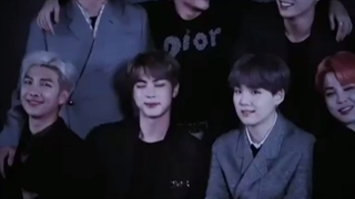 دنیا خیلی خوب و کامل نیست اما بد هم نیست •~•