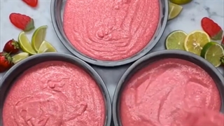 طرز تهیه انواع دسر توت فرنگی