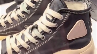 لباس گرمی 2022 بیلی ایلیش در موزه لس آنجلس