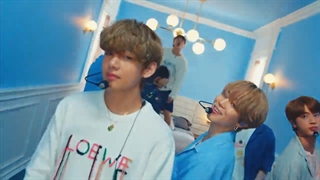 اجرا اهنگ Home از BTS