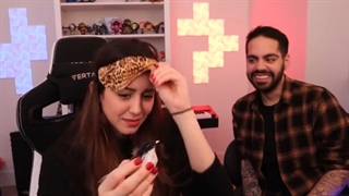 چی داد دستم؟؟؟ / میا پلیز