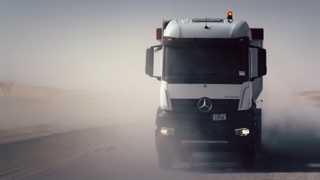 کامیون بنز در صحرا