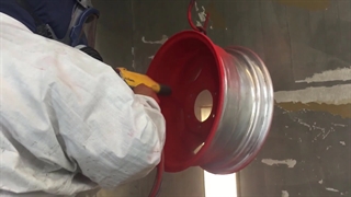 رنگ آمیزی یک قطعه با رنگ پودری الکترواستاتیک