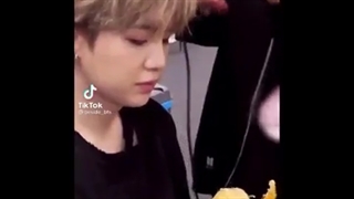 وقتی شوگا نارنگی خورد ریاکشن آرمی ها ⁦(⁠´⁠∩⁠｡⁠•⁠ ⁠ᵕ⁠ ⁠•⁠｡⁠∩⁠`⁠)⁠ ⁩