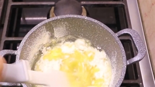 طرز تهیه نون خامه ای