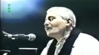 اجرای آهنگ کودکانه (بوی عیدی) توسط فرهاد مهرداد