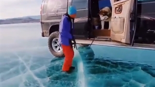 اشتباهی اومده اسکی روی یخ ولی نمیخواد قبول کنه خخخ