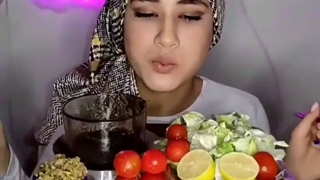 اسمرفود/کوتاه/ایرانی/خوردن فسنجون/سالاد/ترشی/زیتون