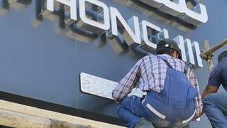 نصب تابلو توسط گروه تابلوسازی هامن