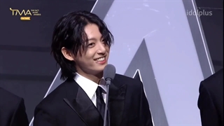 پارت اول کات اعلام برد و دریافت جایزه‌ی "Artist Of The Year" توسط بی‌تی‌اس‌ در مراسم The Fact Music Awards 2022