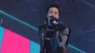 هوبی واقعا خطرناکه، هم داره استیج رو آتیش میزنه هم منو