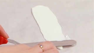 تزیین کیک با شکلات سفید و میوه