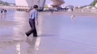 کوسخل رو دستش نی