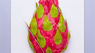 شکل دادن به کیک با خمیر فوندانت