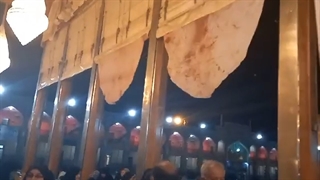 چادرهای خونین بر سر در شاه چراغ