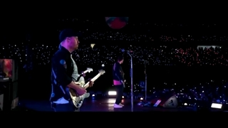 اجرای اهنگ The Astronaut جین:]