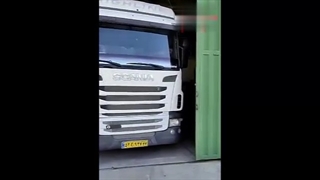 بارگیری تریلی ترانزیت