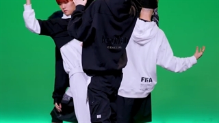 اجرای کاور آهنگ Wolf از اکسو توسط گروه EPEX