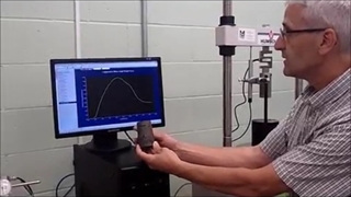 آزمایش تک محوری خاک با دستگاه دیجیتال