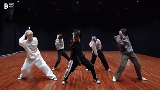 دنس پرکتیس اجرای "TXT" در مراسم "MAMA2022"