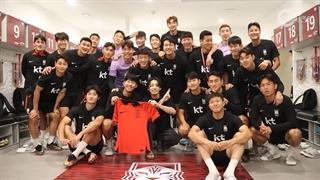 ویدیو منتشر شده از ملاقات جونگکوک با تیم ملی فوتبال کره_جنوبی با زیرنویس فارسی آنلاین-720p