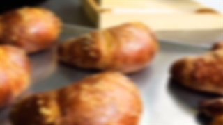 پخت و پز نان و شیرینی و کروسان