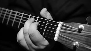 کاور آهنگ Black Swan از BTS با گیتار