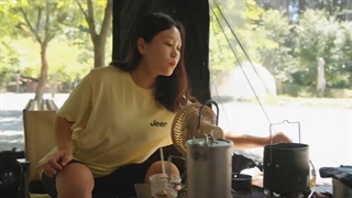 کمپینگ انفرادی "چادر زدن به تنهایی" روز بارانی در کره جنوبی با زیرنویس فارسی solo camping in the rain