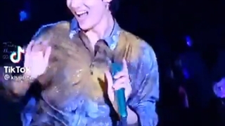 احیانا کسی خبر داره تهیونگ لایو گذاشته یا نه؟