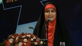 صحبت های مژده خنجری مجری تلویزیون به زبان فرانسوی و انگلیسی در جشنواره فیلم شهر برای مهمانان خارجی