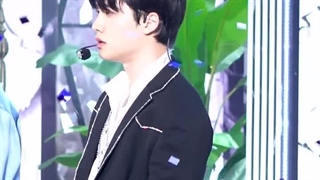 فنکم 4K تکی اعضای اکسو (دی او) برای اجرای جدید آهنگ Cream Soda در موزیک شو Music Core