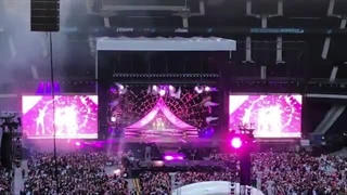 ولاگ یک‌ بلینک خوش شانس از کنسرت پاریس