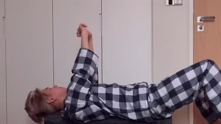 یوگا با بکهیون در لایو صبحگاهیش ^^