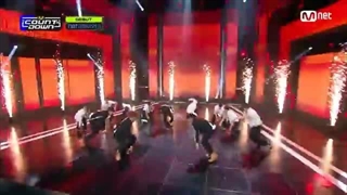 اجرای آهنگ debut از گروه tiot