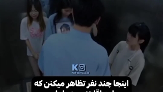 روح داخل آسانسور