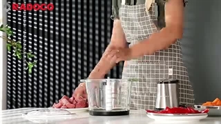 “آشپزی آسانتر از همیشه! معرفی خردکن شش تیغه رادوکو با ۱۸ ماه گارانتی. تیغه‌های تیتانیومی و موتور قوی