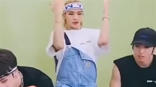 گویی هیونجین خوددرگیری داره :-)