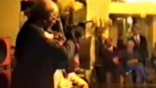 دوئت اساتید علی تجویدی و جهانگیر ملک فقید، دونوازی ویولن و تنبک در جمع بزرگان فرهنگ ادب و هنر ایران زمین