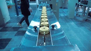 دستگاه بسته‌بندی کلمپه پیروزپک: تضمین کیفیت و تازگی در بسته‌بندی شیرینی‌های سنتی