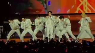 کات کامل اجرای "District 9" در روز اول کنسرت dominATE سانتیاگو