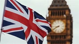 Watch As British Man Is BRUTALLY Attacked London By Islamists!